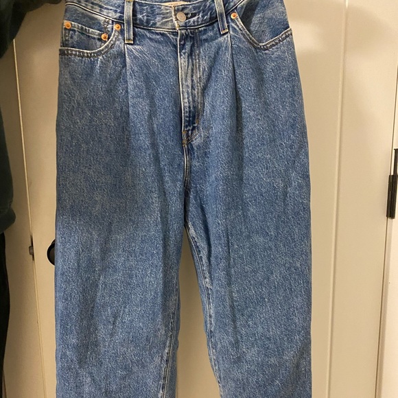 Levi’s wide leg pleated jeans - Picture 1 of 1